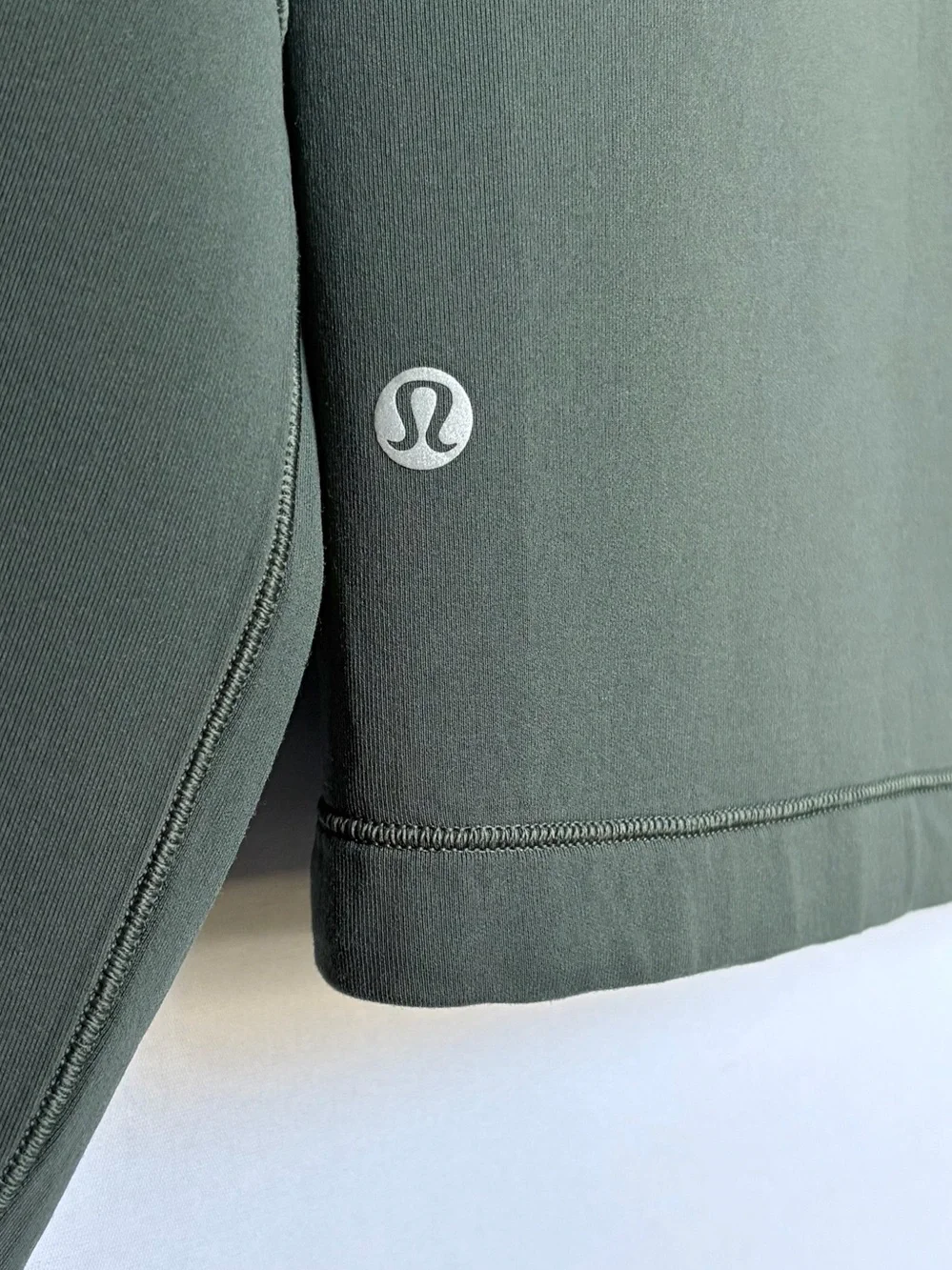 Lululemon AirWrap Modal Crew Green Twill Crew Neck Sweatshirt Size 2 EUC